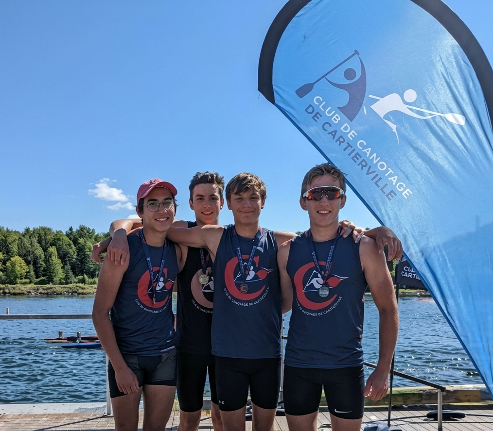 Canoteurs avec médaille